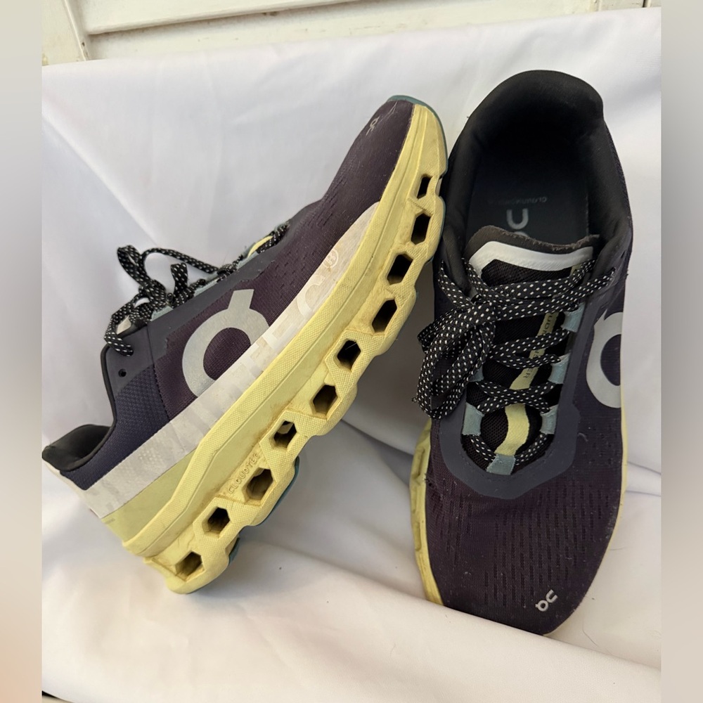 ON RUNNING Men's Cloudmonster shoe in color iron/hay